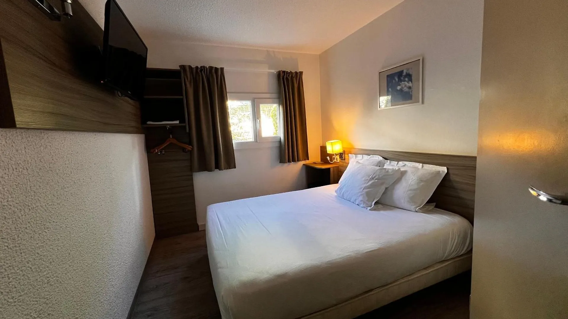 **  Contact Hotel Marseille Aubagne La Penne-sur-Huveaune Francja