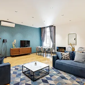 https://cmg-champs-elysees-boetie-7.fr-paris.fr