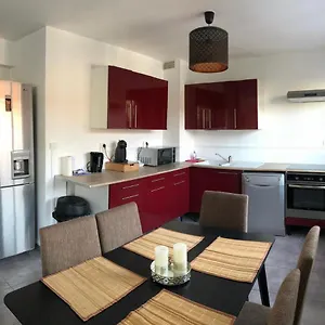 https://bel-appartement-cosy-tres-calme-avec-parking-prive.lillehotels.org