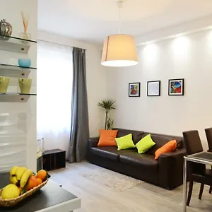 Apartment Carre D'or Very Near The